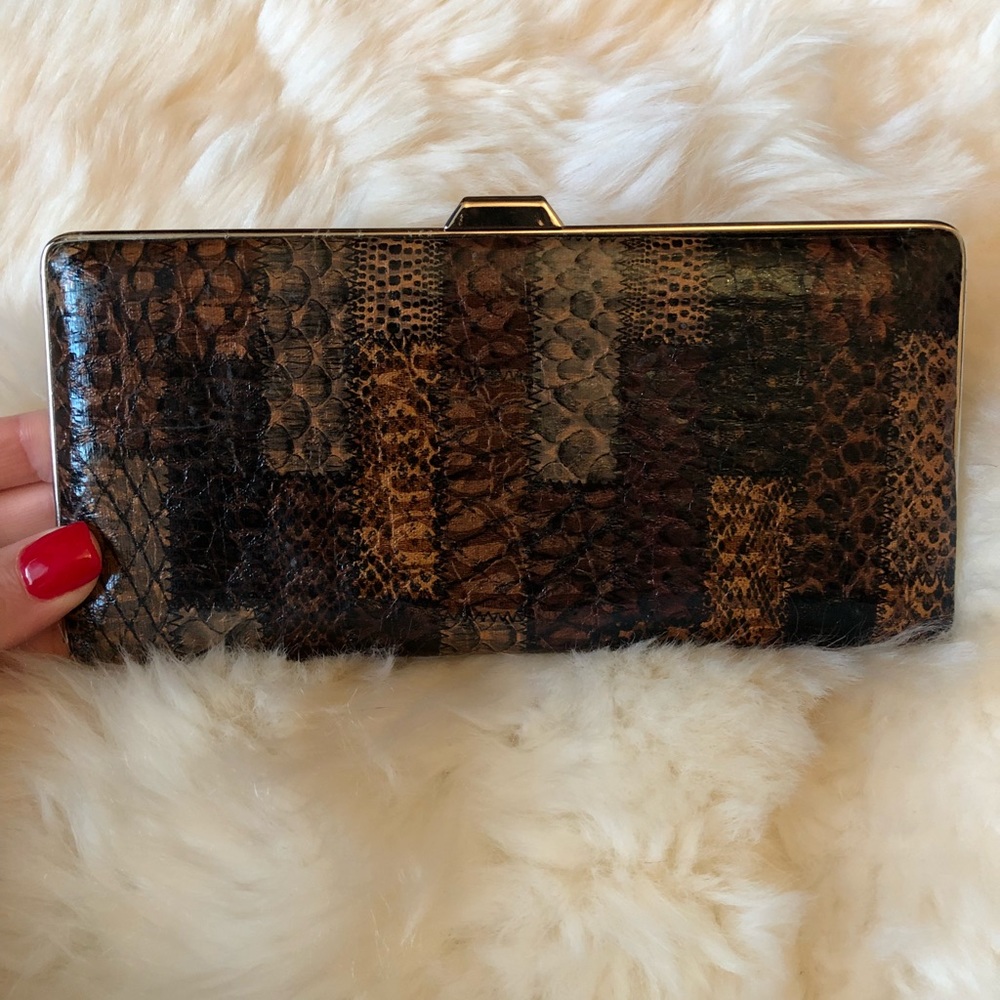 Neutral wallet